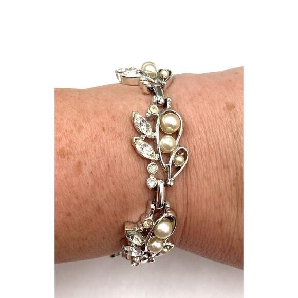 Kramer of NY Bracelet Vintage Silver Tone Faux Pearls Rhinestones 6.5” - Picture 14 of 14
